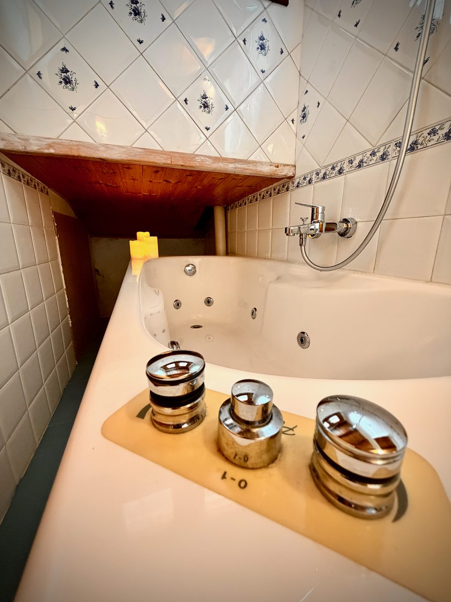 Zweites Badezimmer il Loft mit Whirlpool-Wanne