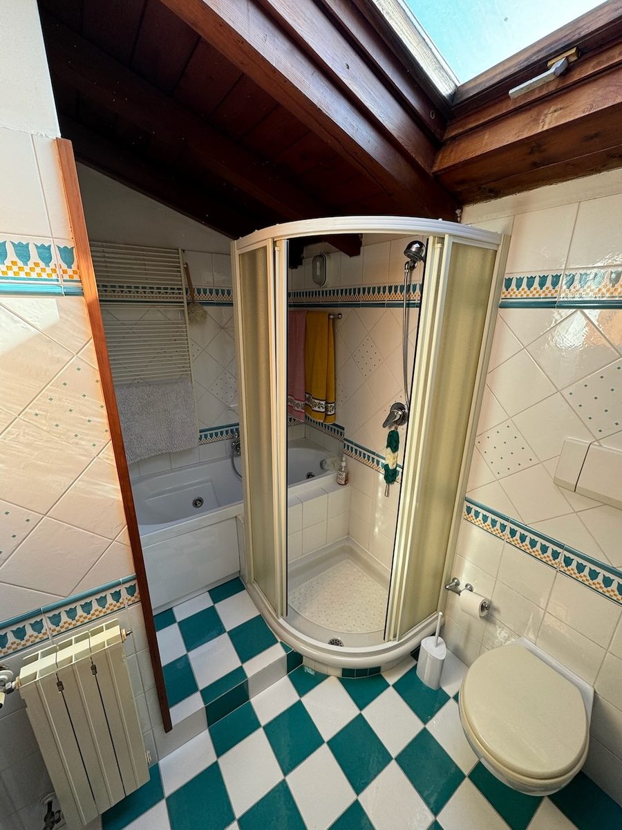 Badezimmer il Nido mit Tageslichtfenster